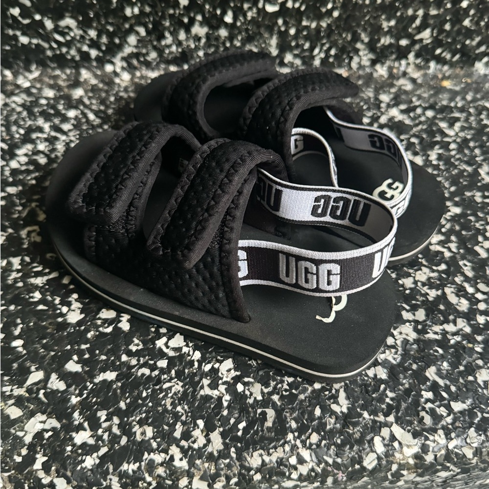 EUC. UGG. Lennon Slingback Toddler Sandals. Size 9T. Black
